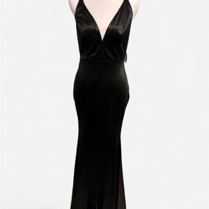 Black V-Neck Evening Gown Prom Homecoming Goth  NWT SZ M